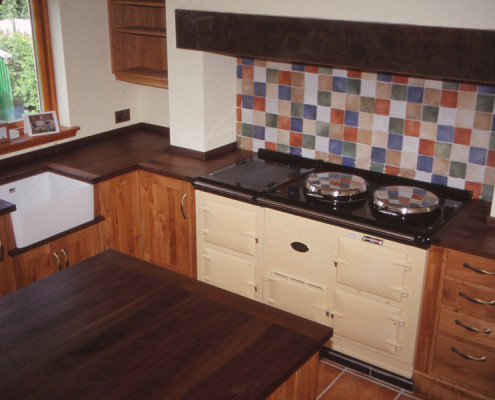 traditional country oak & walnut kitchen