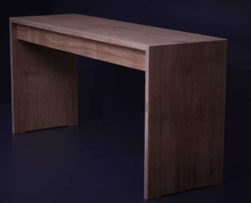 Flows console table in Highland Oak